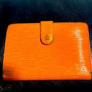 LV Short Kiss lock Wallet(mandarin color)